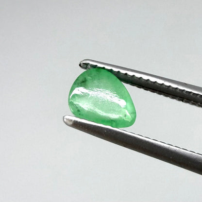0.51 ct natural untreated emerald from Zambia, one side polished and the other cabochon-shaped.