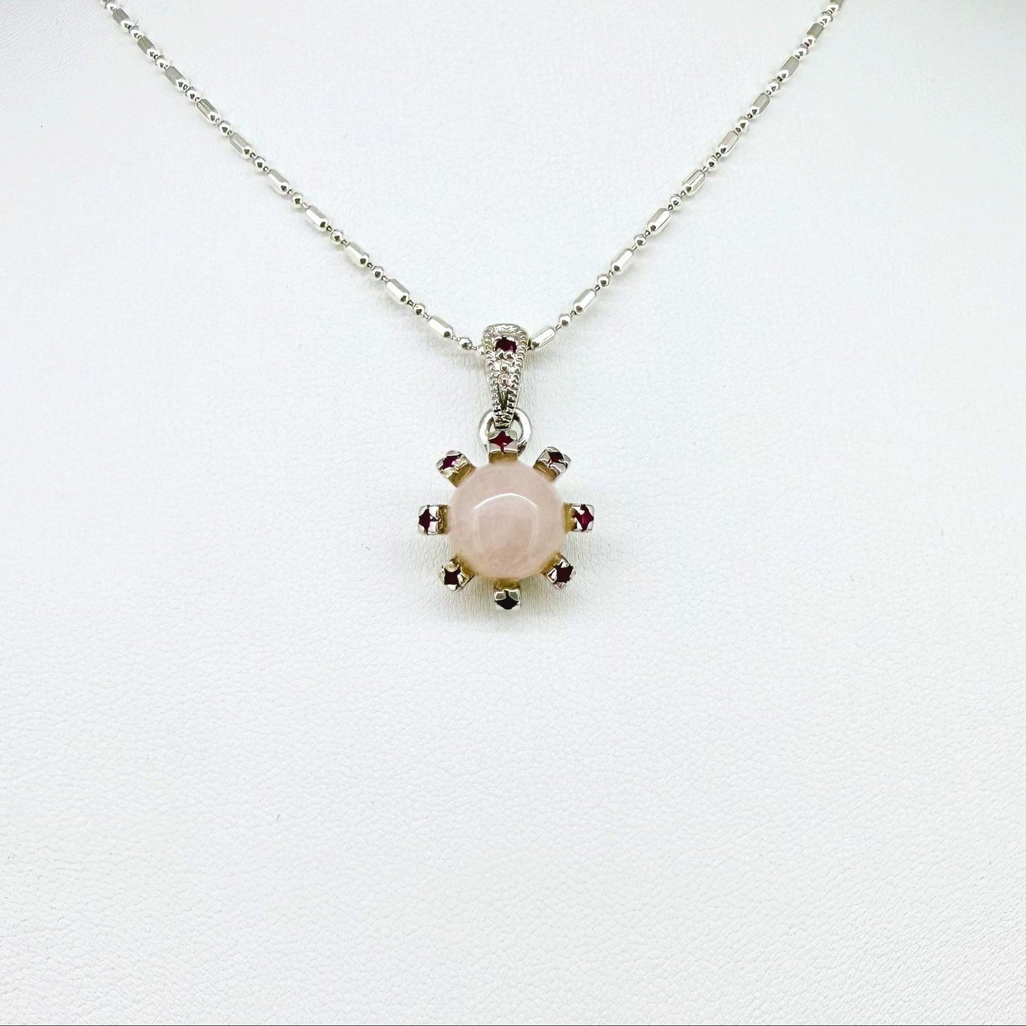 Handmade pendant with 4.02 ct rose quartz and 0.23 ct rubies, set in white-gold-plated sterling silver.