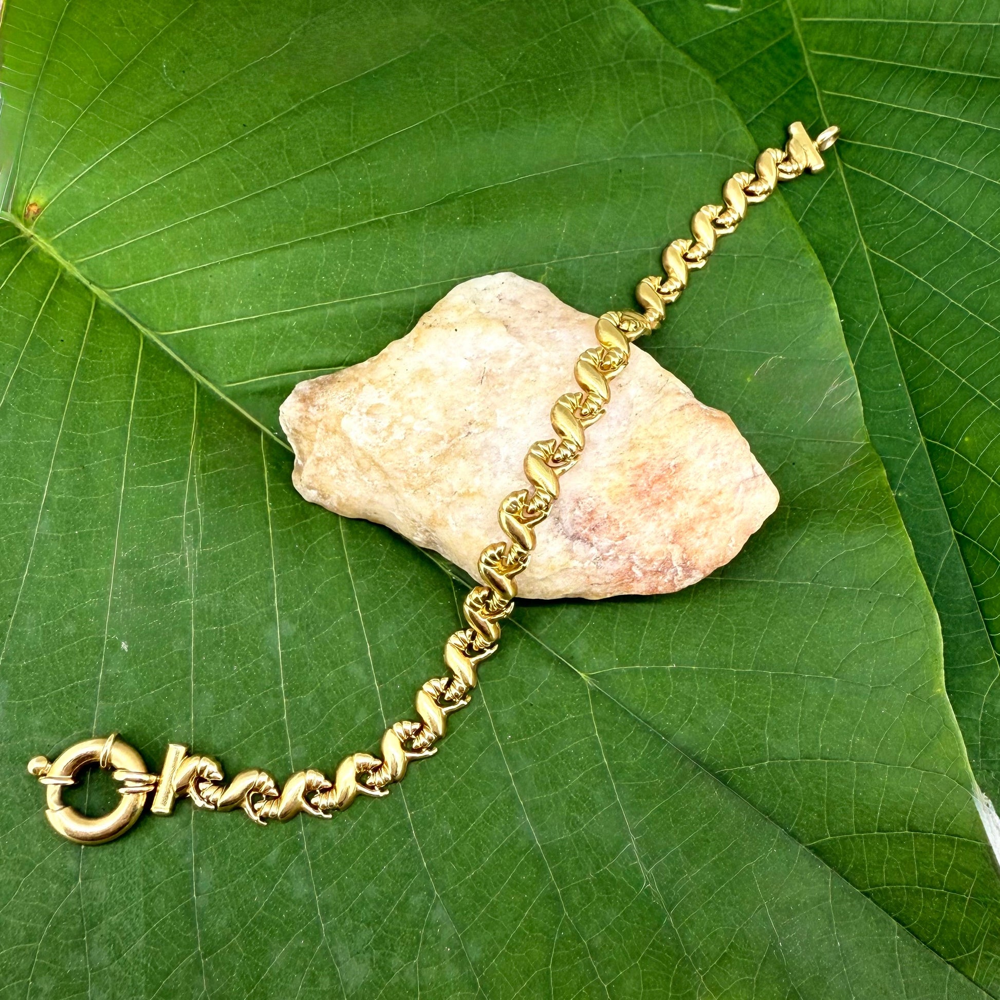 14k Italian vintage gold bracelet with twisted links and spring ring clasp, pre-loved, 11.13 g.