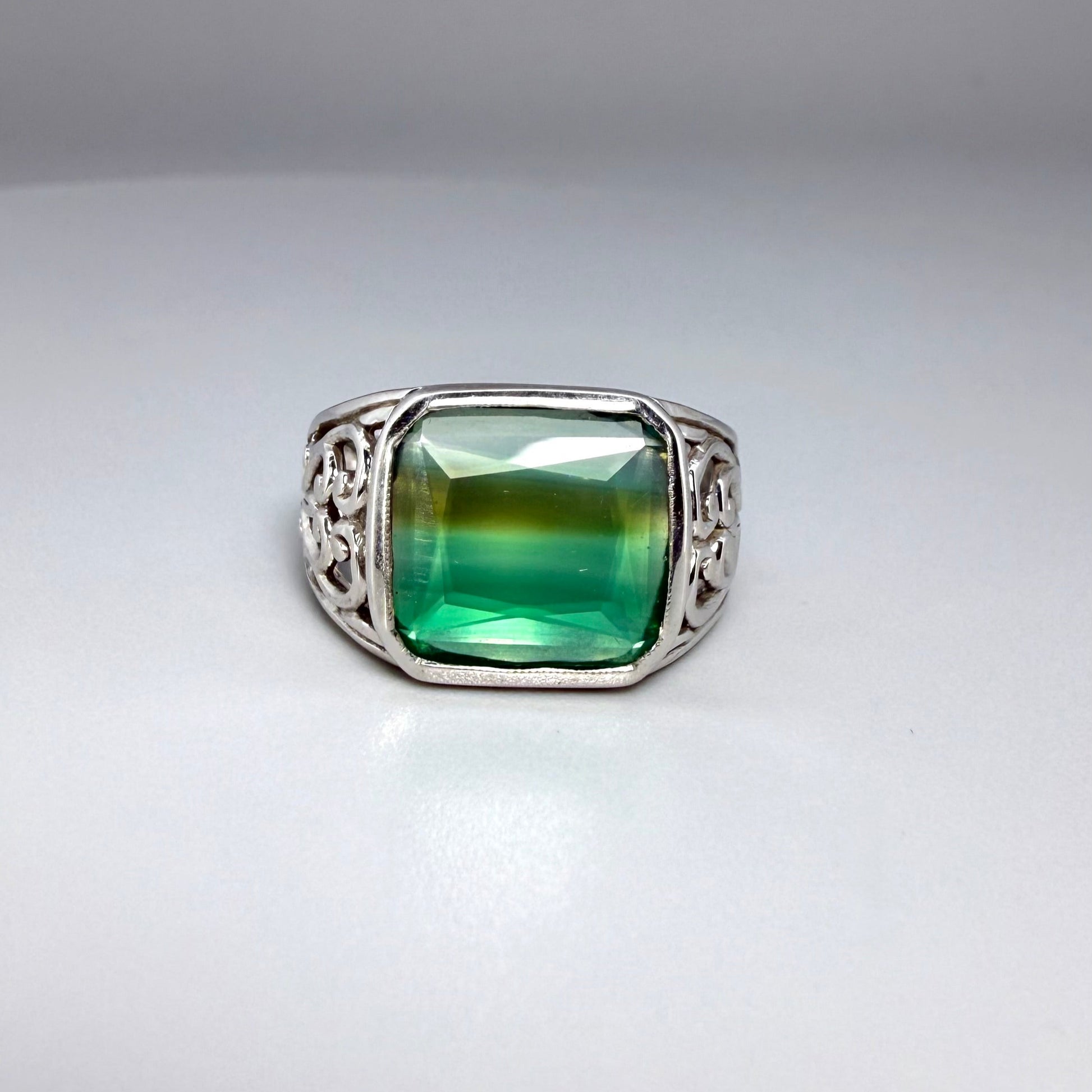 White gold plated silver ring with Chalcedony 