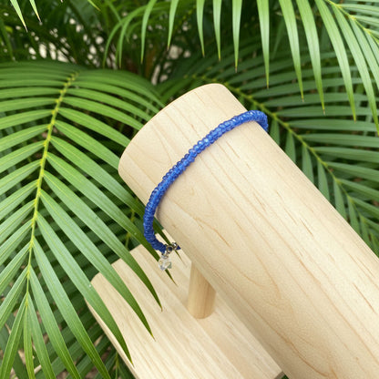 19 cm bracelet with faceted round blue quartz beads in soft sky-blue, finished with a lobster clasp.
