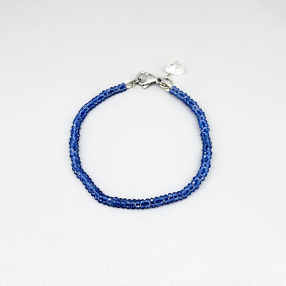 19 cm bracelet with faceted round blue quartz beads in soft sky-blue, finished with a lobster clasp.