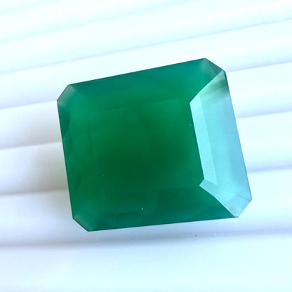 Vibrant Green Chalcedony Radiant 13.75 Ct
