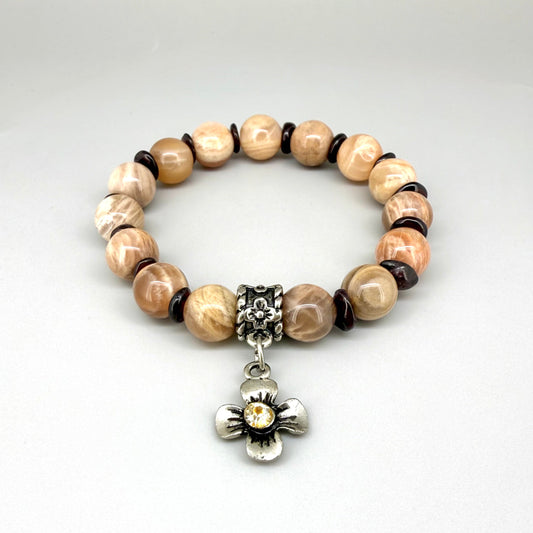 Sunstone and garnet chip beaded bracelet, 18cm, beige and brown gemstone beads with red garnet chips and flower charm on elastic stretch band.