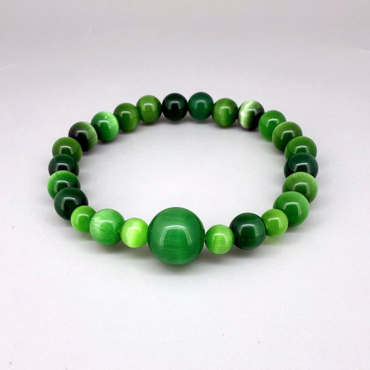 Green cat’s eye beaded bracelet, 18cm, shimmering green gemstone beads with one larger focal bead on elastic stretch band.