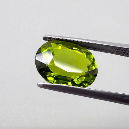 Peridot Oval 2.75 Ct