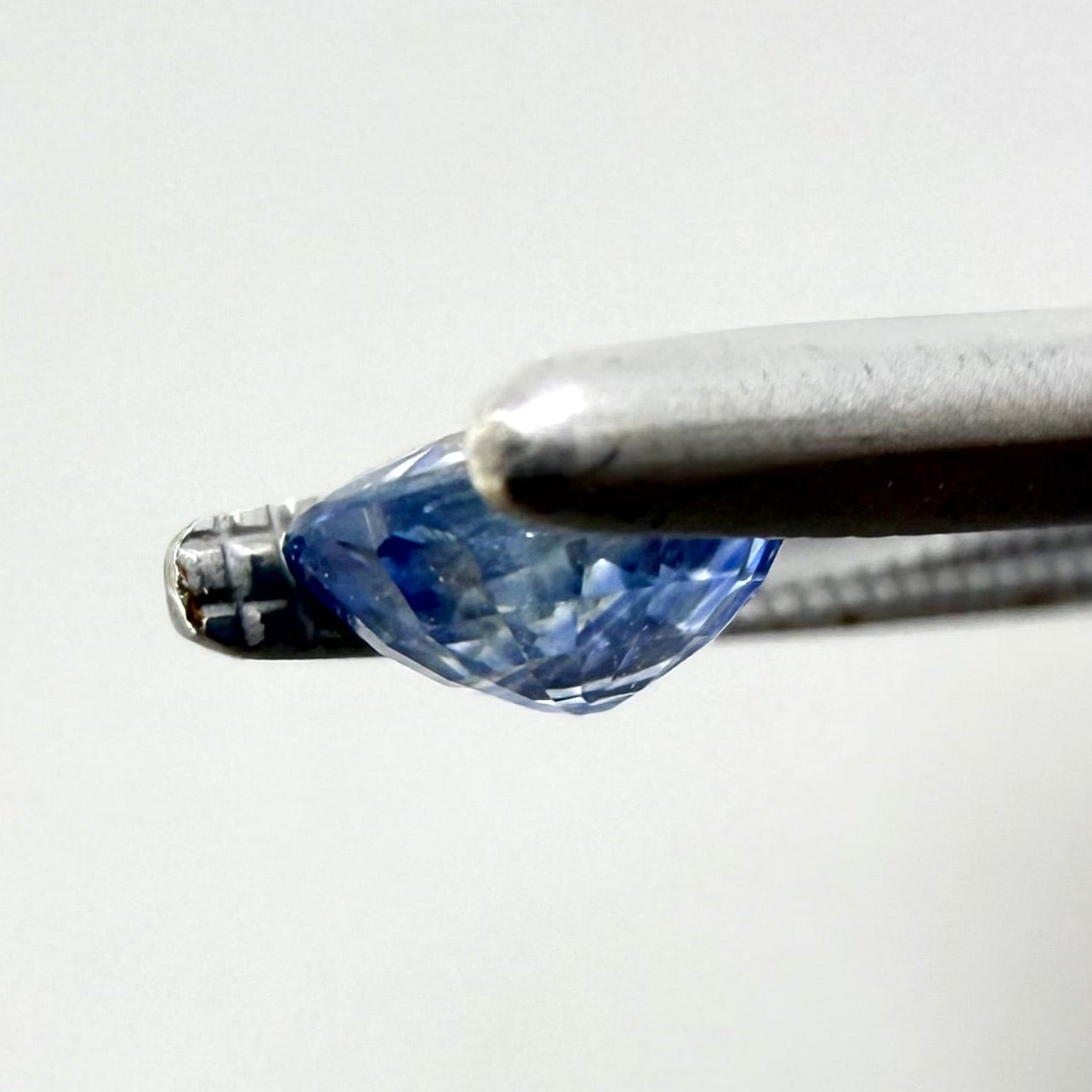 Bi-Color (Blue, White) Sapphire Oval 0.5 Ct