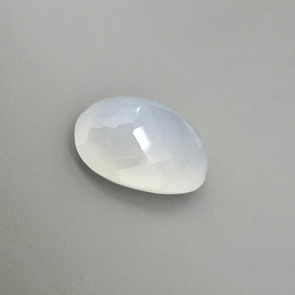 White Chalcedony Oval 15.1 Ct