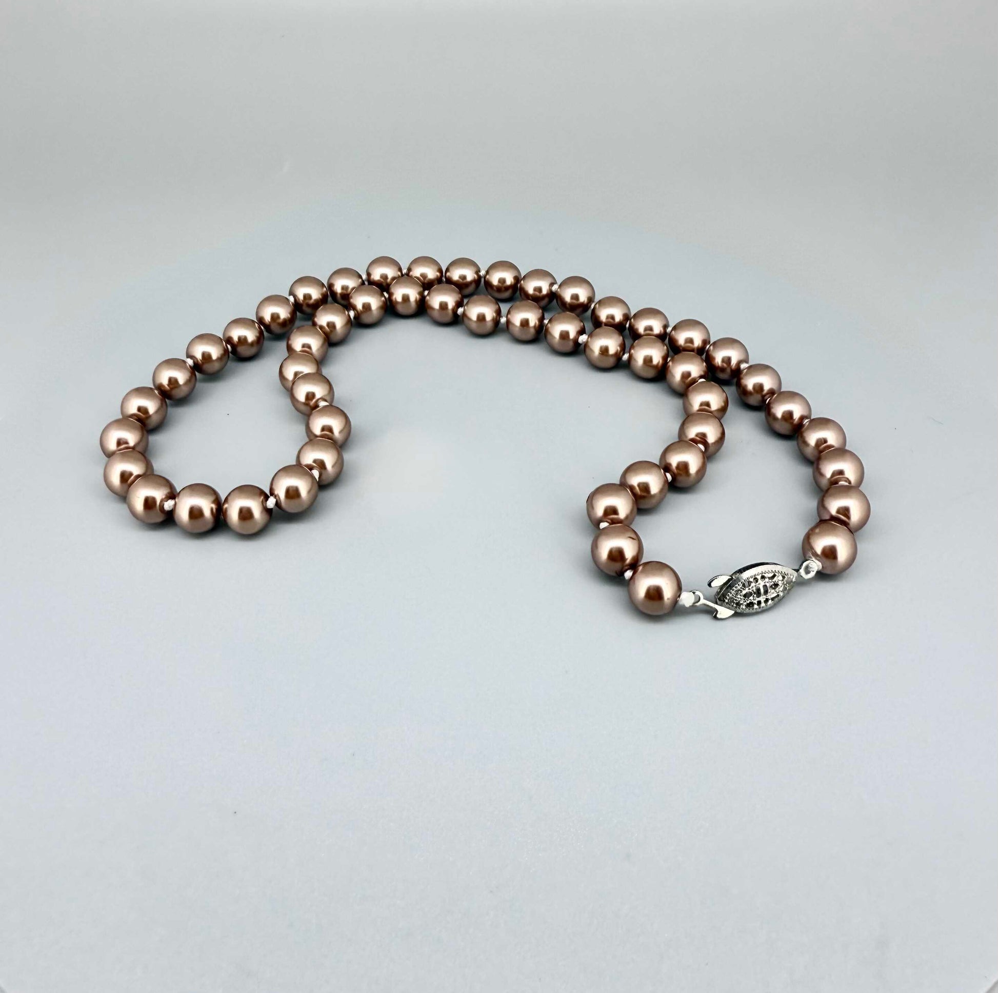 Rose-gold imitation pearl necklace, 45 cm / 17.7 in, featuring round polished beads with a refined luster.