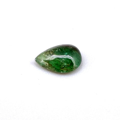 0.82 ct natural untreated emerald from Zambia, one side polished and the other cabochon-shaped.