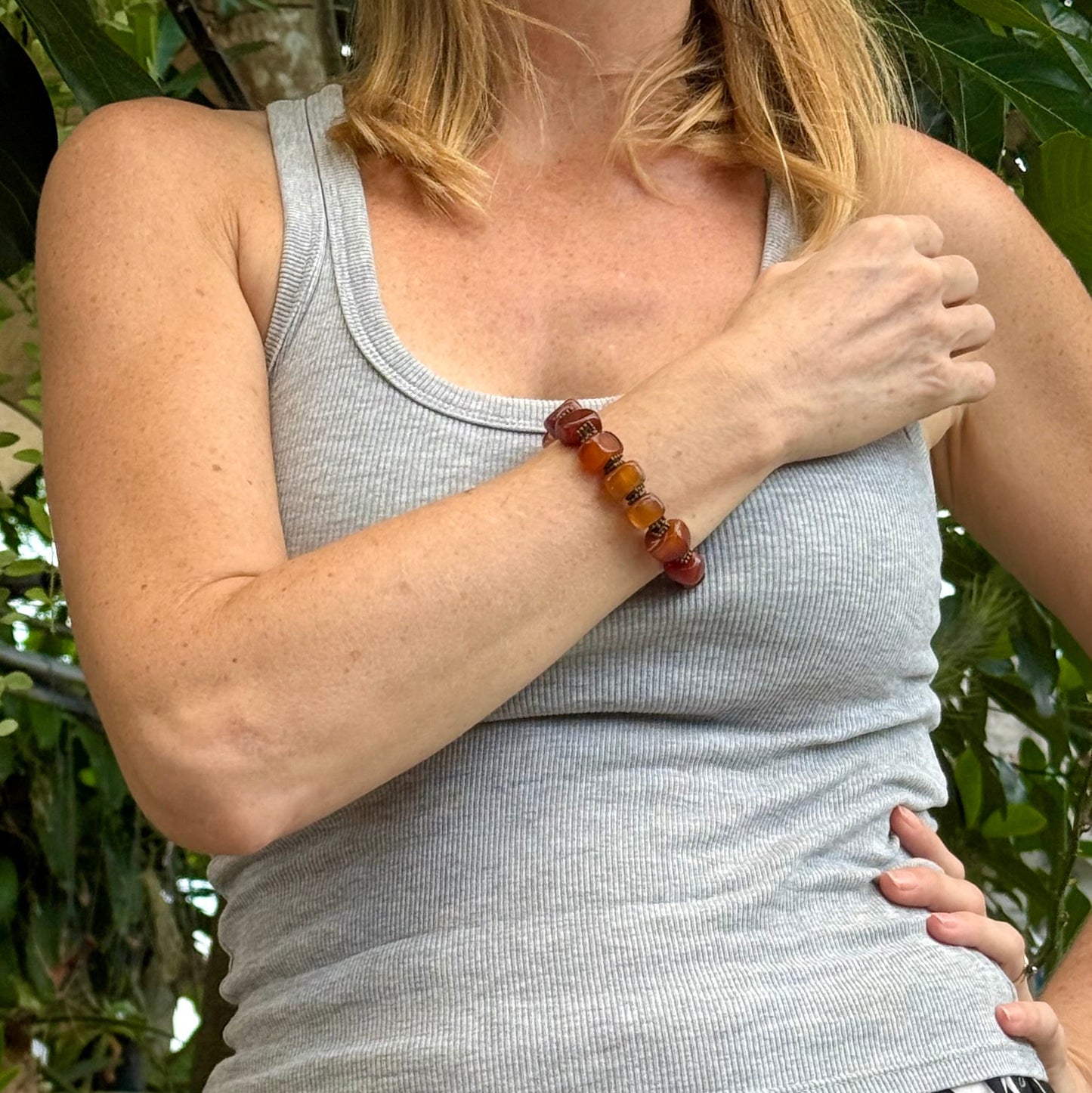 Agate beaded bracelet, 17cm, orange-red square gemstone beads with metal spacers on elastic stretch band.