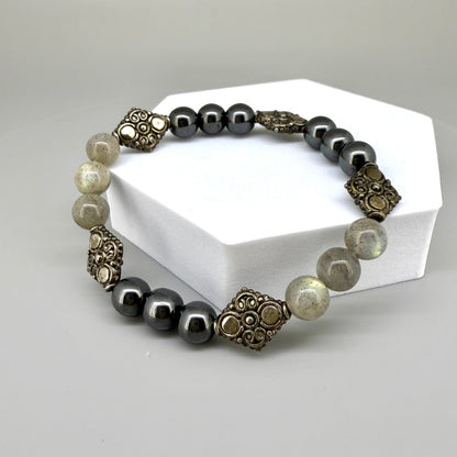 Howlite and hematite beaded bracelet, 18cm, white and metallic grey gemstone beads with carved metal accents on elastic stretch band.