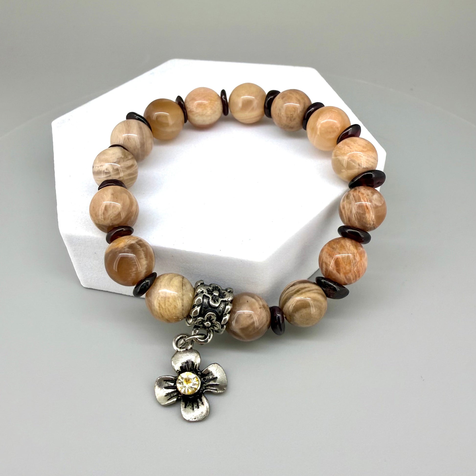 Sunstone and garnet chip beaded bracelet, 18cm, beige and brown gemstone beads with red garnet chips and flower charm on elastic stretch band.