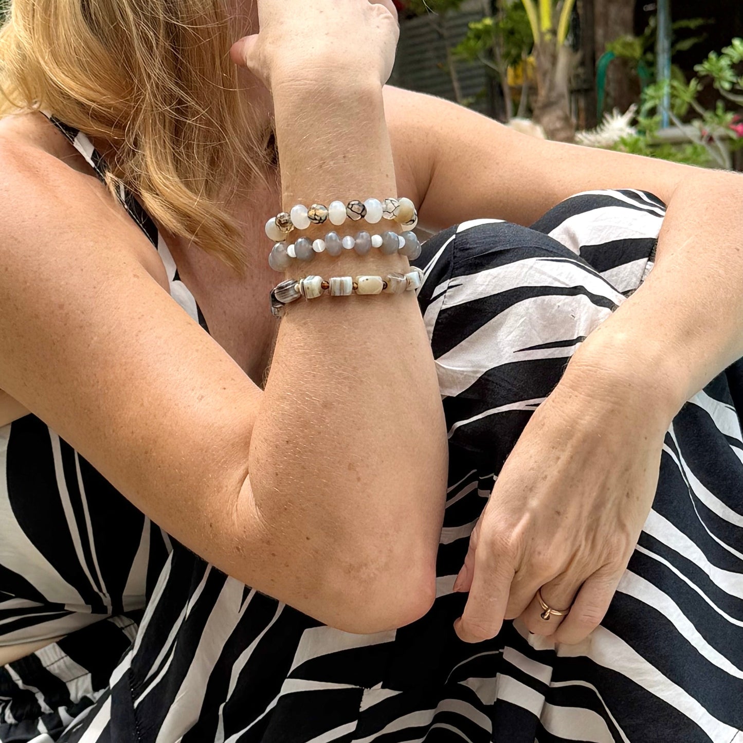 White cat’s eye and light grey agate beaded bracelet, 18cm, natural gemstone beads with soft shimmer on elastic stretch band.