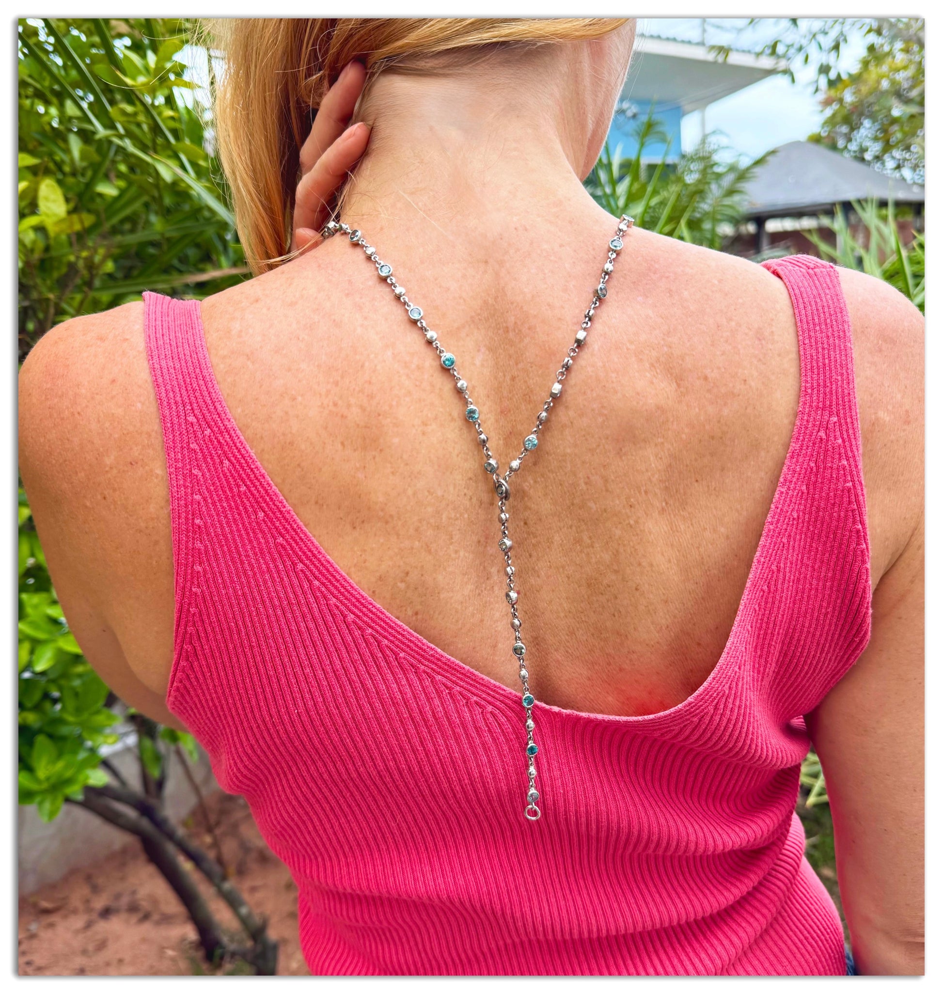 Handcrafted zircon necklace (19 ct) with adjustable loop clasp, wearable along the back or décolleté, white-gold-plated silver.