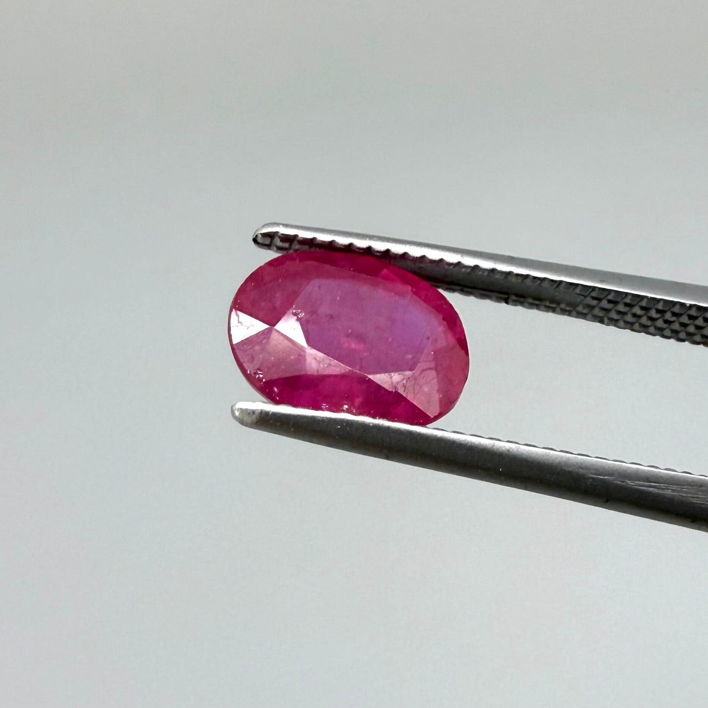 1.87 ct natural pink-red ruby from Mozambique, oval cut.