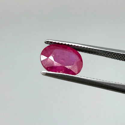 1.87 ct natural pink-red ruby from Mozambique, oval cut.