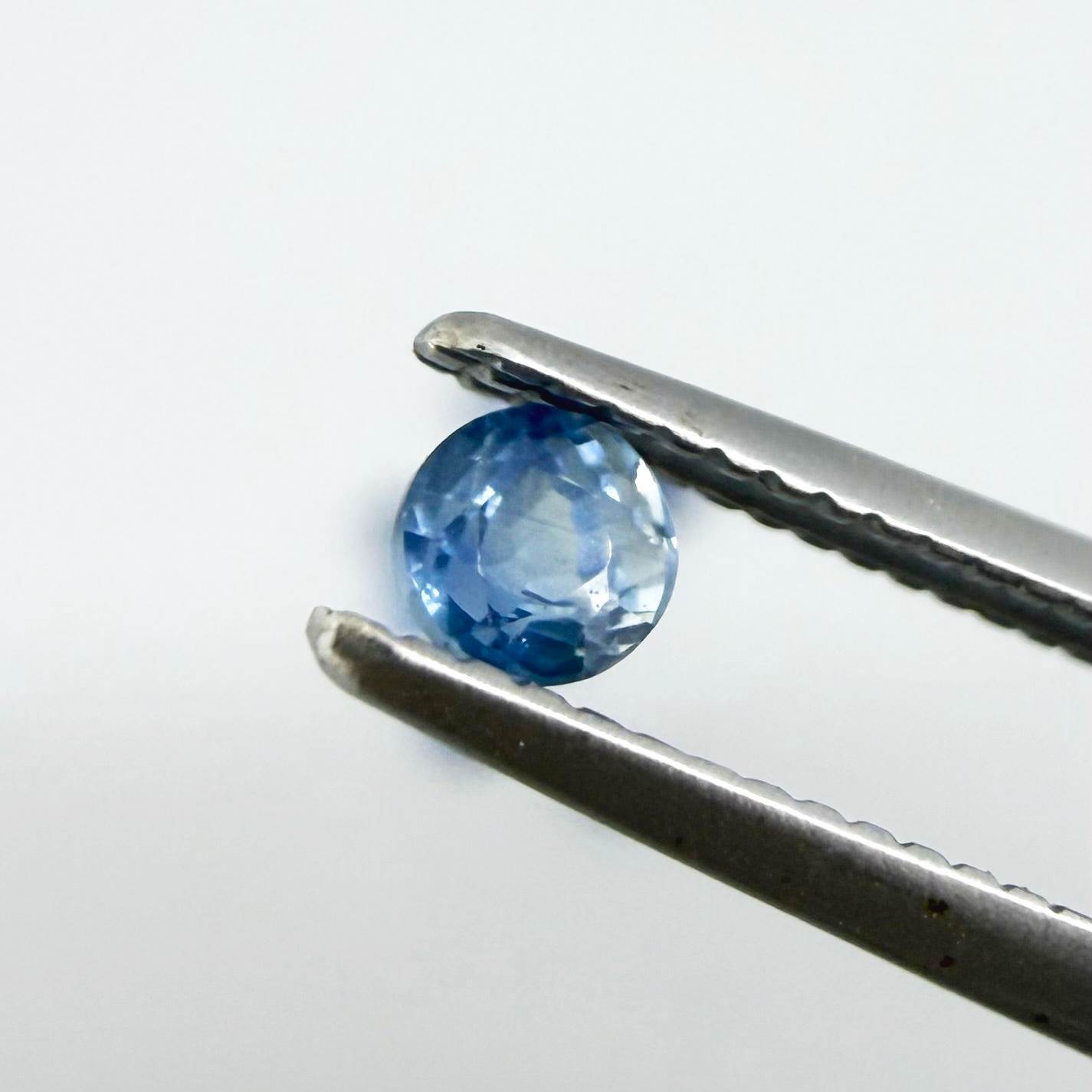 1.58 ct natural sapphire lot from Bangkaja, round cut stones with blue hues.