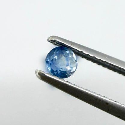 1.58 ct natural sapphire lot from Bangkaja, round cut stones with blue hues.