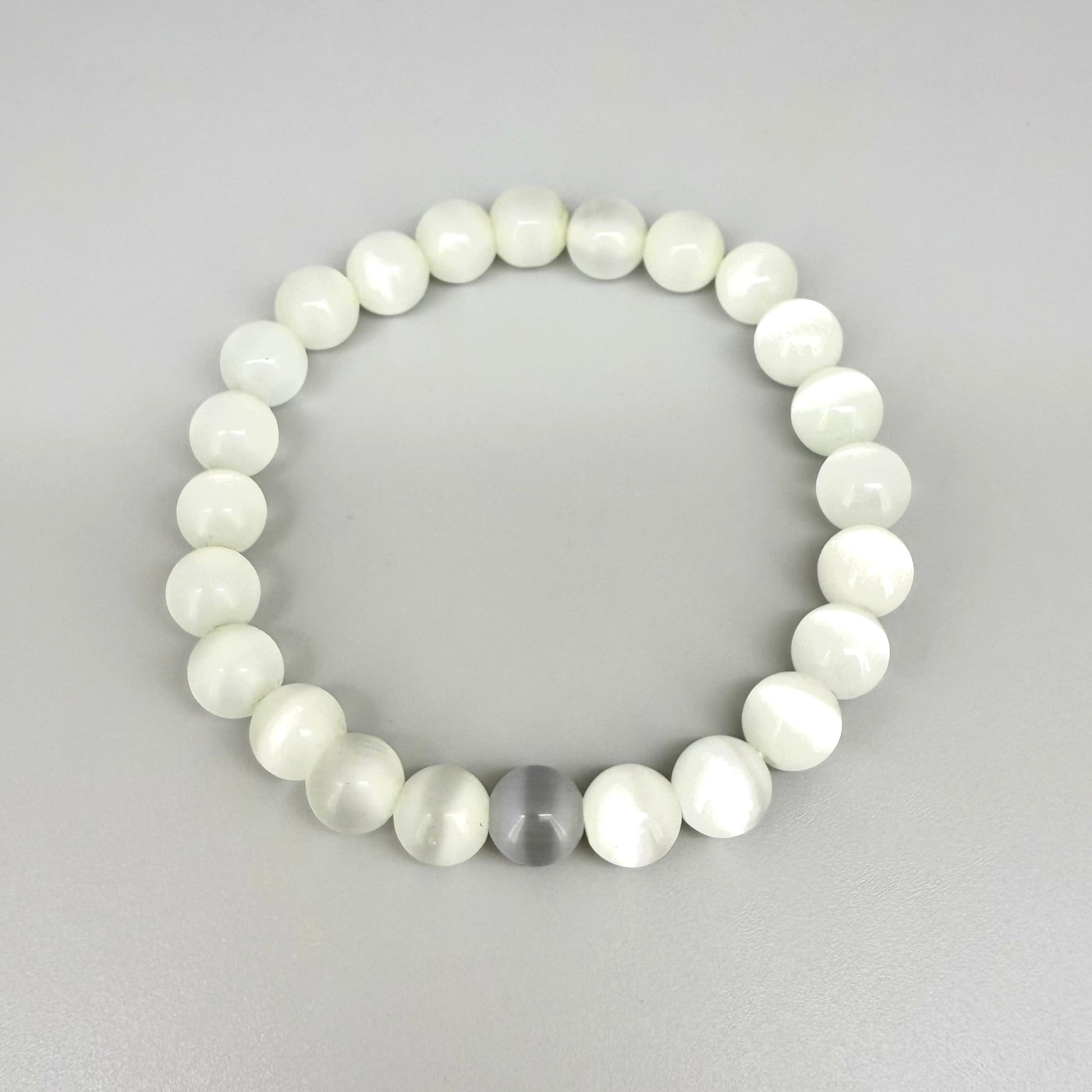 White and grey cat’s eye beaded bracelet, 18cm, shimmering gemstone beads on elastic stretch band.