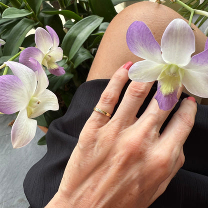 Pre-loved 14k gold ring with two natural diamonds in a minimalist, timeless design.