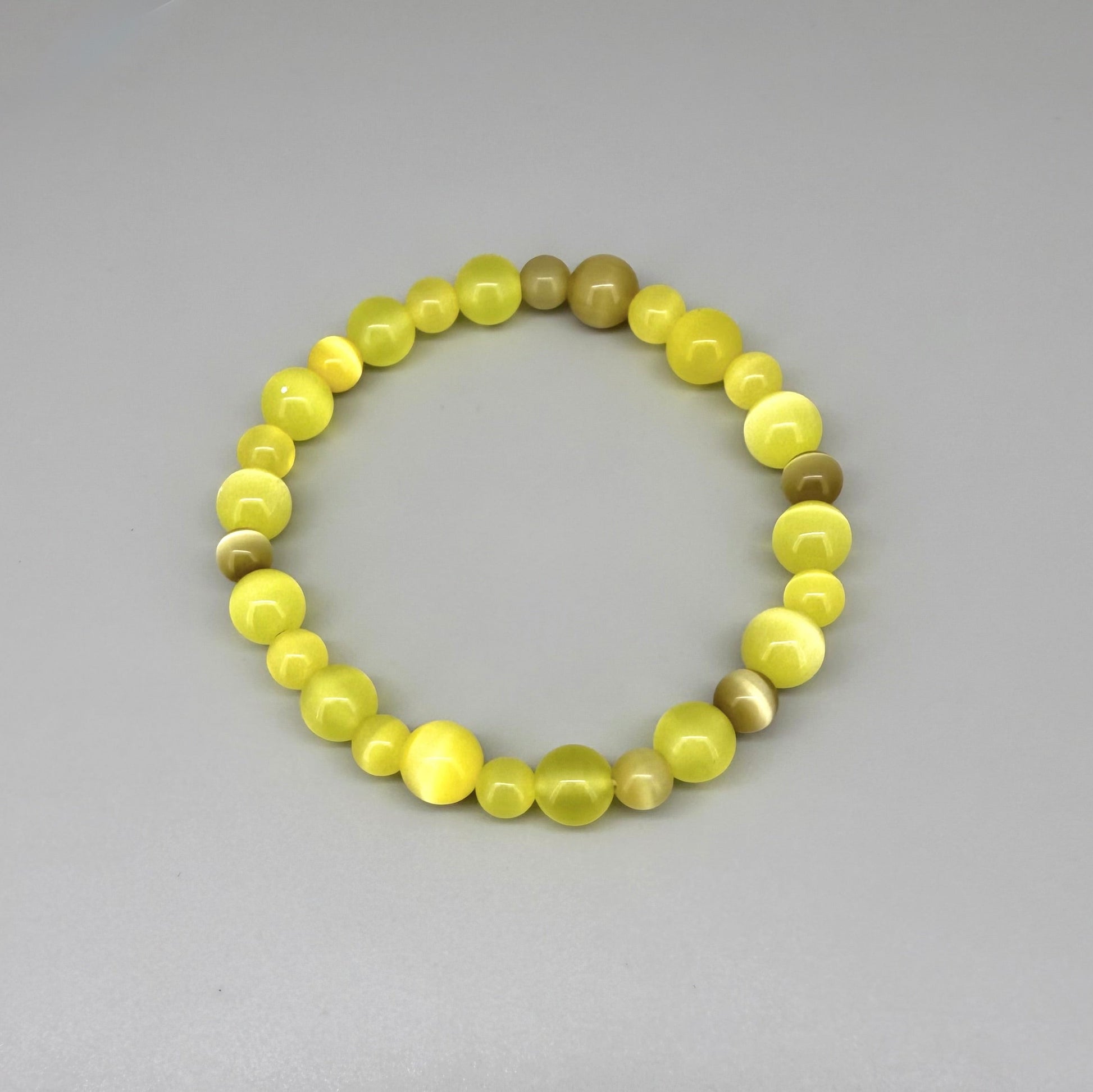 Yellow cat’s eye beaded bracelet, 18cm, shimmering yellow beads with brown accent stones on elastic stretch band.