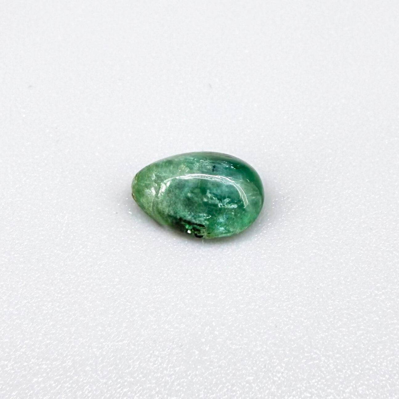 1.42 ct natural untreated emerald from Zambia, one side polished and the other cabochon-shaped.