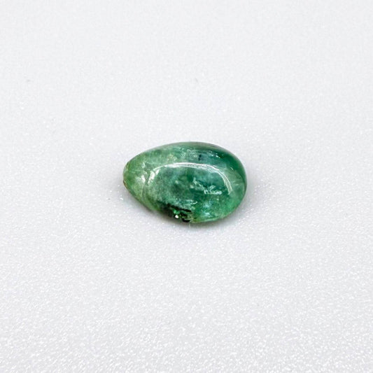 1.42 ct natural untreated emerald from Zambia, one side polished and the other cabochon-shaped.