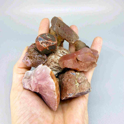 Rough and uncut chalcedony/carnelian lot in natural red-orange tones, untreated raw gemstones.