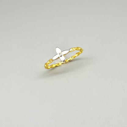 23k gold chain-link ring with 0.035 ct diamond — delicate, flexible design in size 53.
