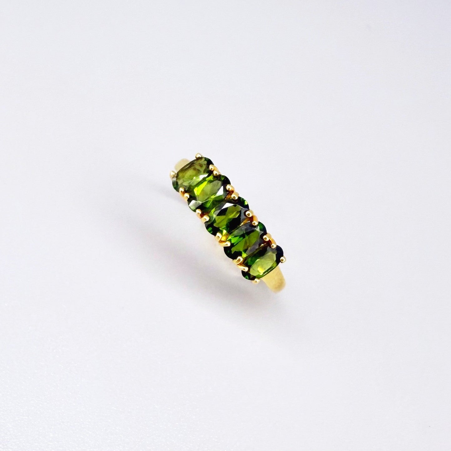 23k gold ring with 1.09 ct natural chrome diopside in vivid green, size 53.