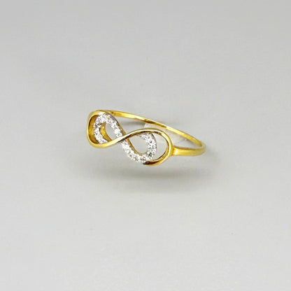 14k gold ring with 0.095ct natural diamonds in an elegant, minimalist design.