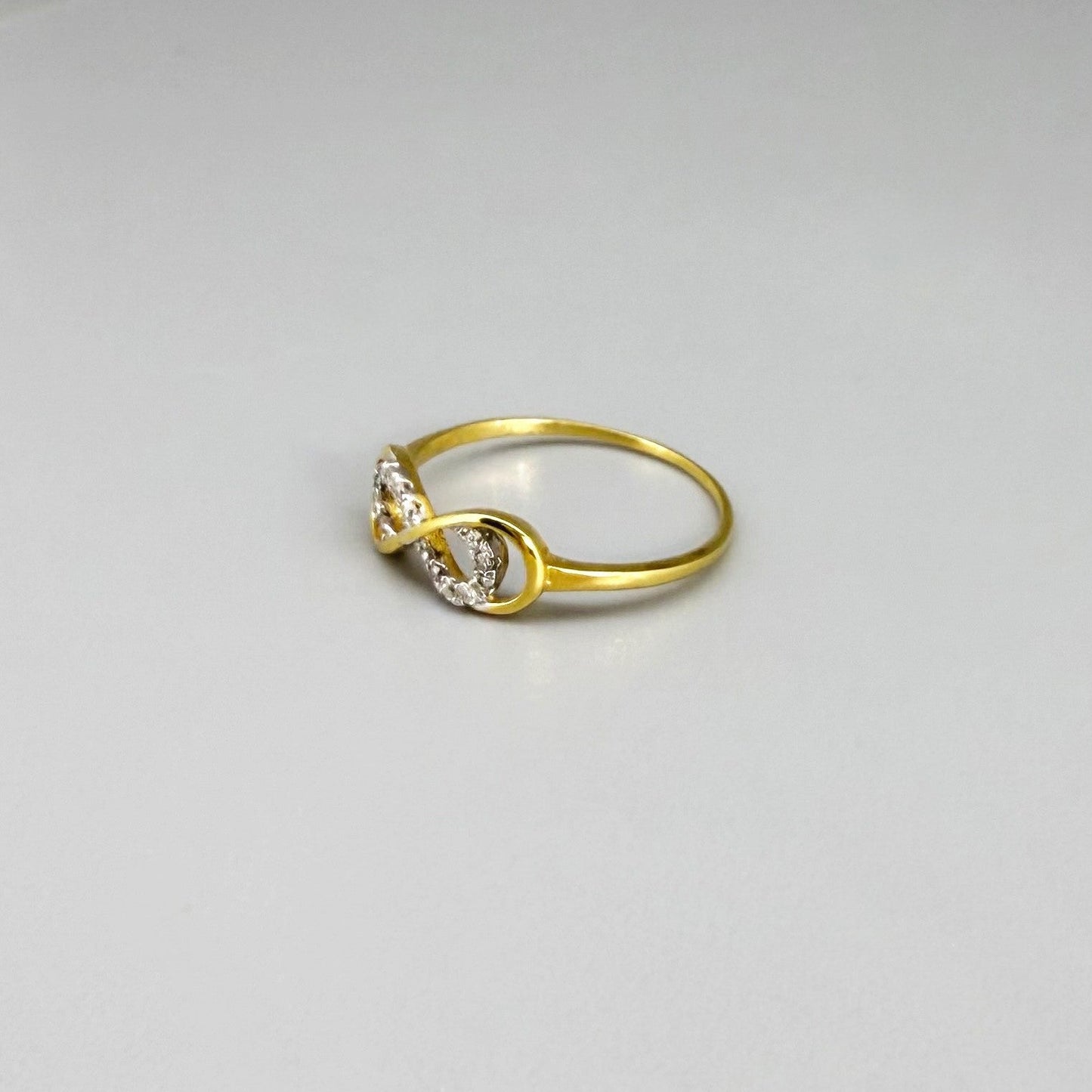 14k gold ring with 0.095ct natural diamonds in an elegant, minimalist design.