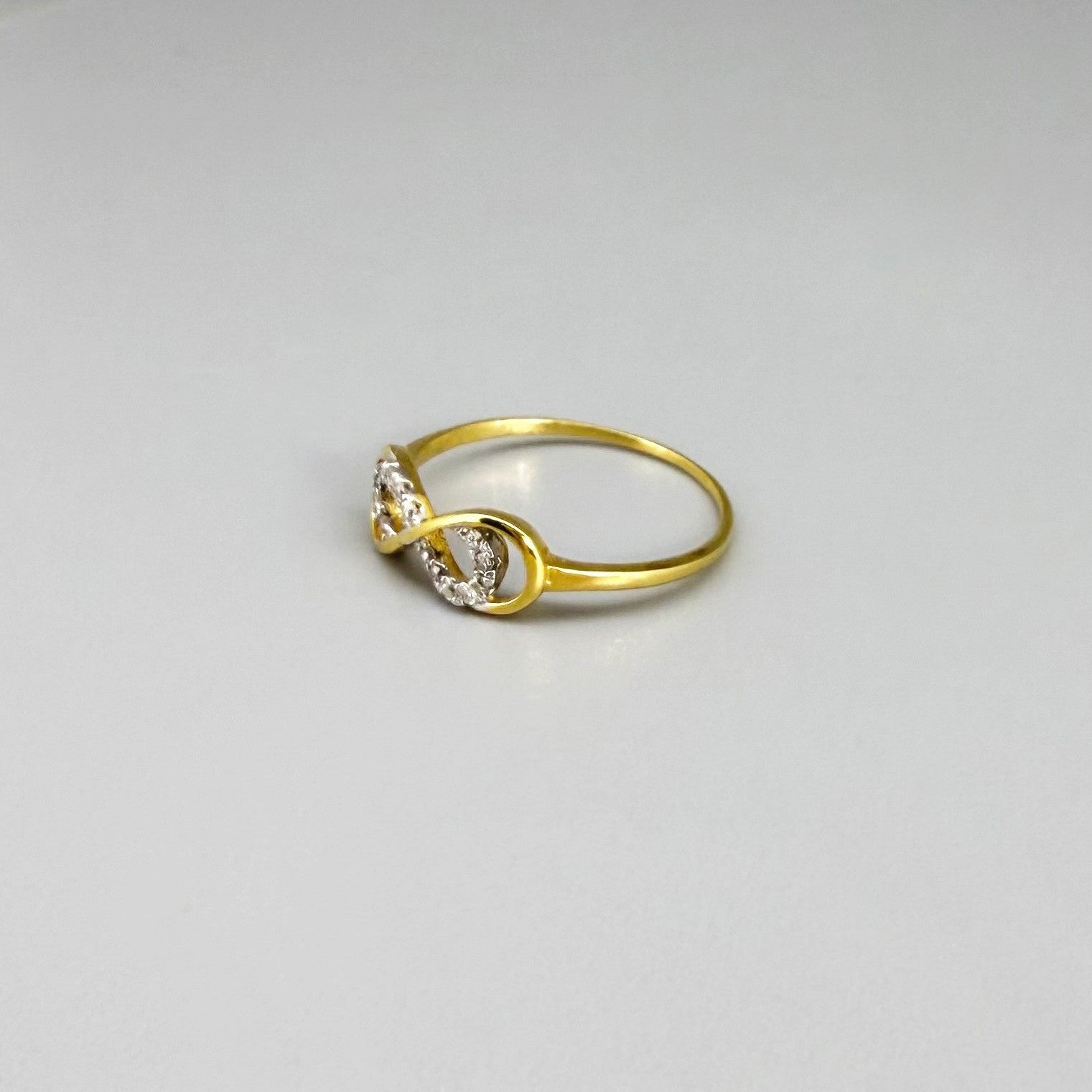 14k gold ring with 0.095ct natural diamonds in an elegant, minimalist design.