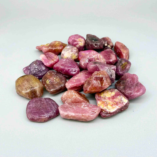 Natural Ruby rough lot in red to pinkish-red tones (Corundum), treated, for jewelry or lapidary work