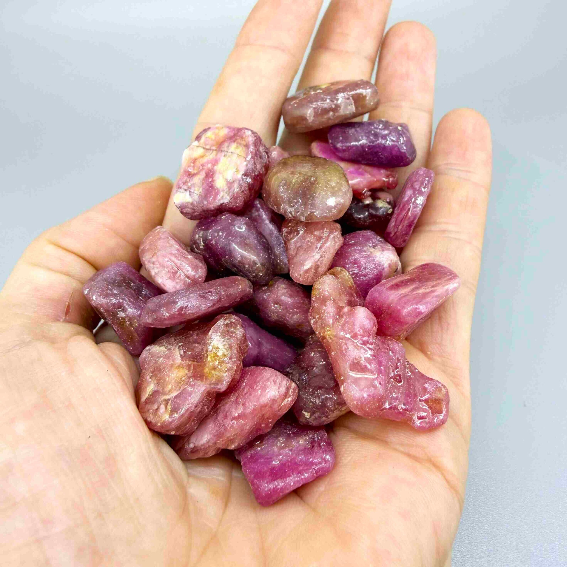 Natural Ruby rough lot in red to pinkish-red tones (Corundum), treated, for jewelry or lapidary work