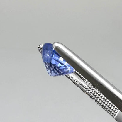 Light cornflower blue sapphire from Sri Lanka in oval cut with bright brilliance and natural transparent crystal structure.