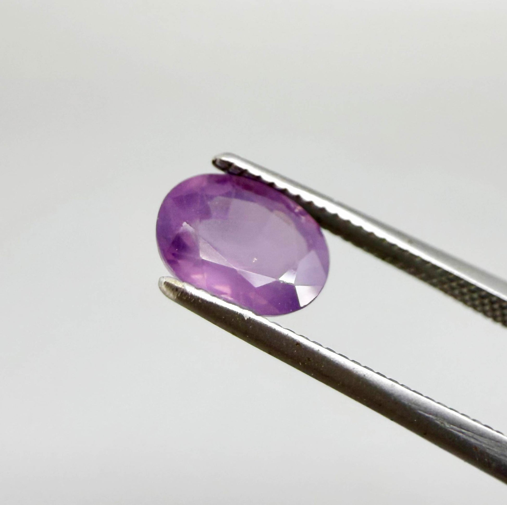 Oval-cut soft purple sapphire from Bangkaja, Thailand, faceted natural sapphire..