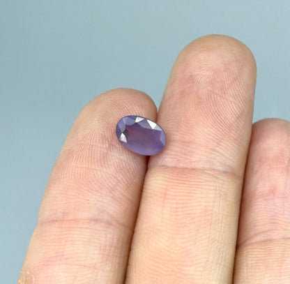 Oval-cut soft purple sapphire from Bangkaja, Thailand, faceted natural sapphire..
