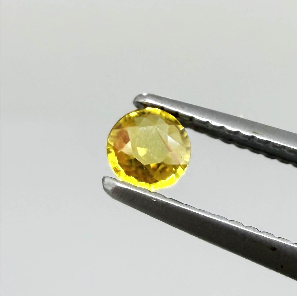 Round golden yellow sapphire from Bangkaja, Thailand with warm natural color and lively brilliance.
