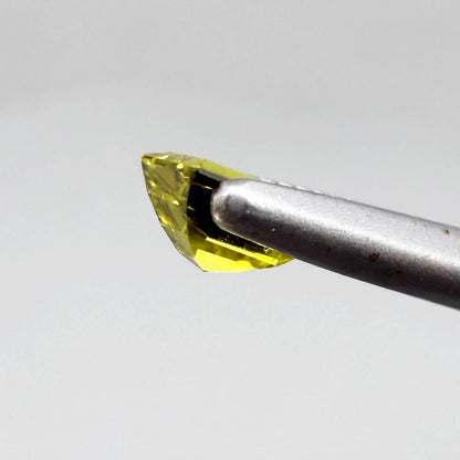 Baguette lemon yellow sapphire from Bangkaja, Thailand with bright vivid color and sharp faceting.