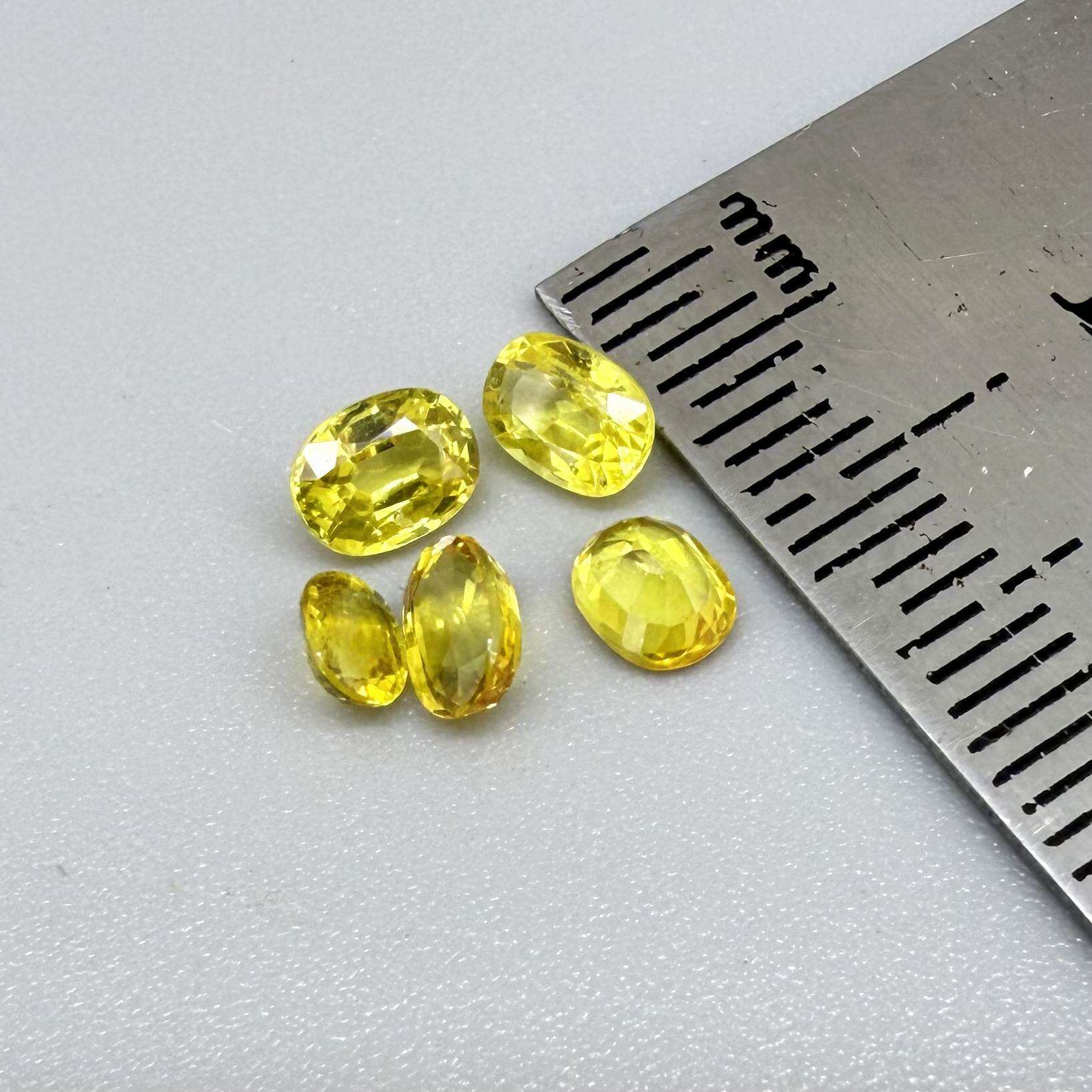 Yellow sapphire parcel in oval cuts from Bangkaja, Thailand showing lemon, golden and orangey tones with bright natural brilliance.