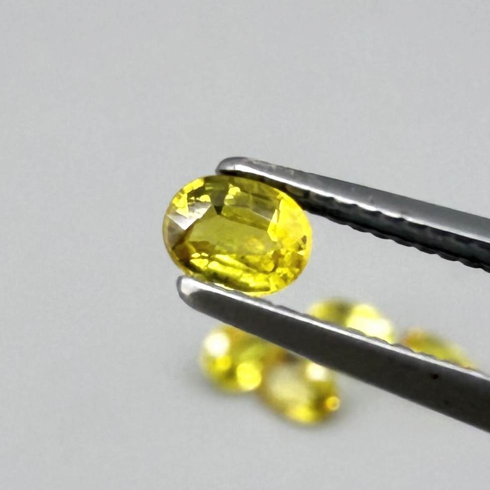 Yellow sapphire parcel in oval cuts from Bangkaja, Thailand showing lemon, golden and orangey tones with bright natural brilliance.