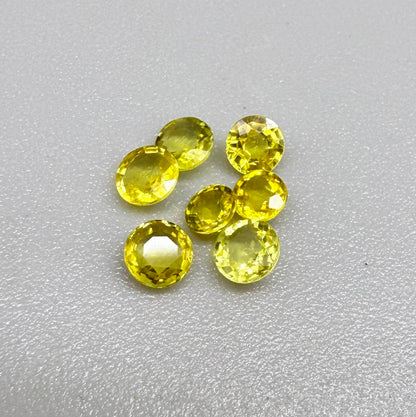 Yellow sapphire parcel in oval and round cuts from Bangkaja, Thailand showing lemon to light golden tones with bright natural brilliance.