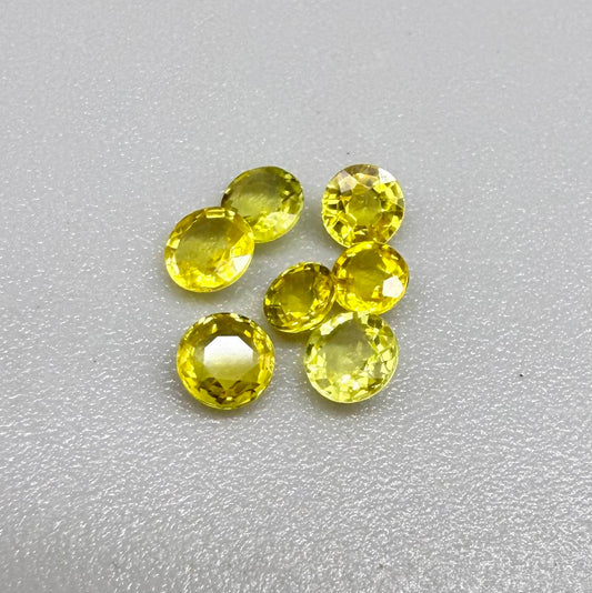 Yellow sapphire parcel in oval and round cuts from Bangkaja, Thailand showing lemon to light golden tones with bright natural brilliance.