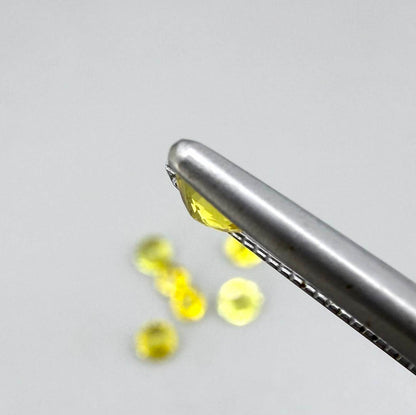 Yellow sapphire parcel in oval and round cuts from Bangkaja, Thailand showing lemon to light golden tones with bright natural brilliance.