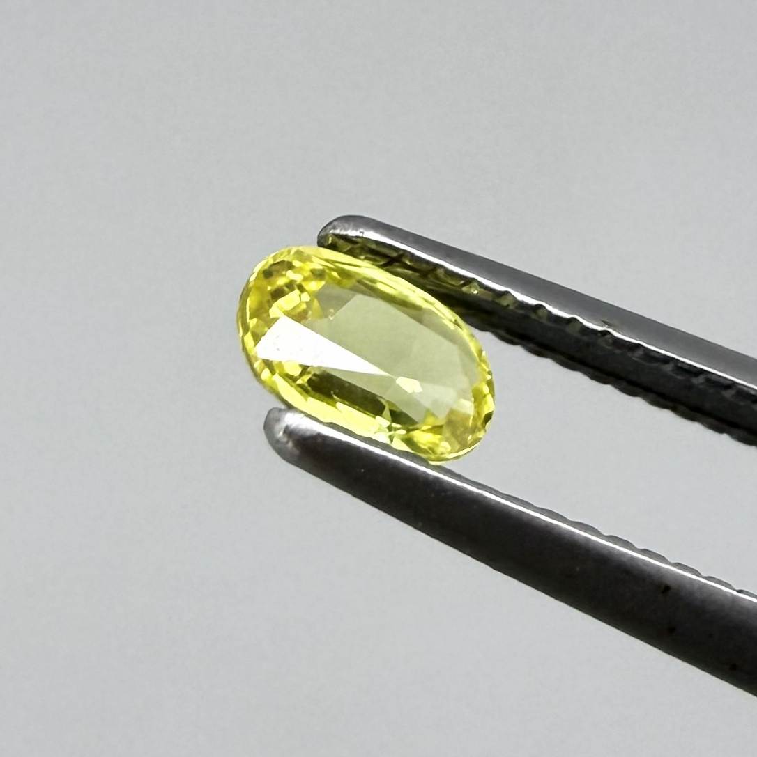 Oval light lemon yellow sapphire from Bangkaja, Thailand with fresh bright color and natural brilliance.