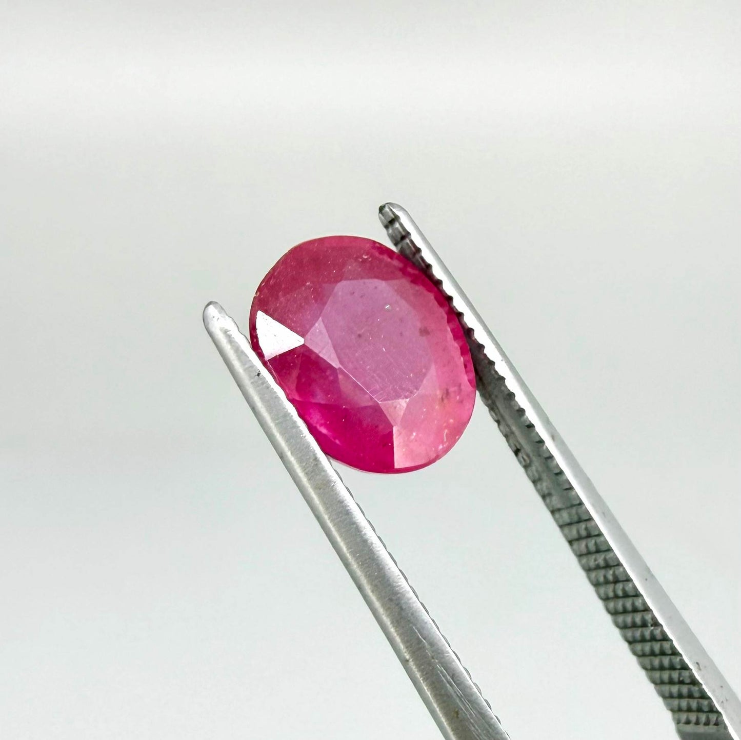 Oval pinkish red ruby from Mozambique with lively color, natural inclusions and soft brilliance.