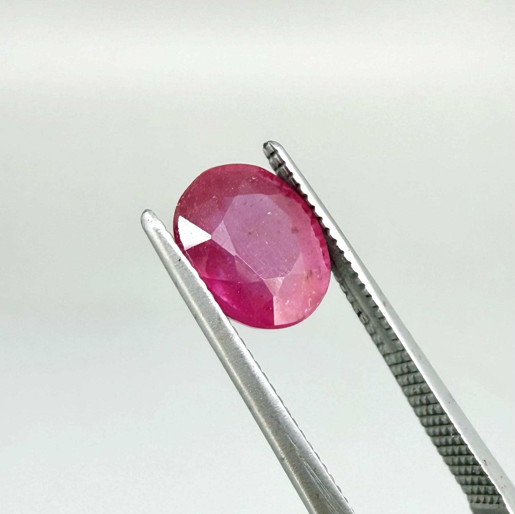 Oval pinkish red ruby from Mozambique with lively color, natural inclusions and soft brilliance.