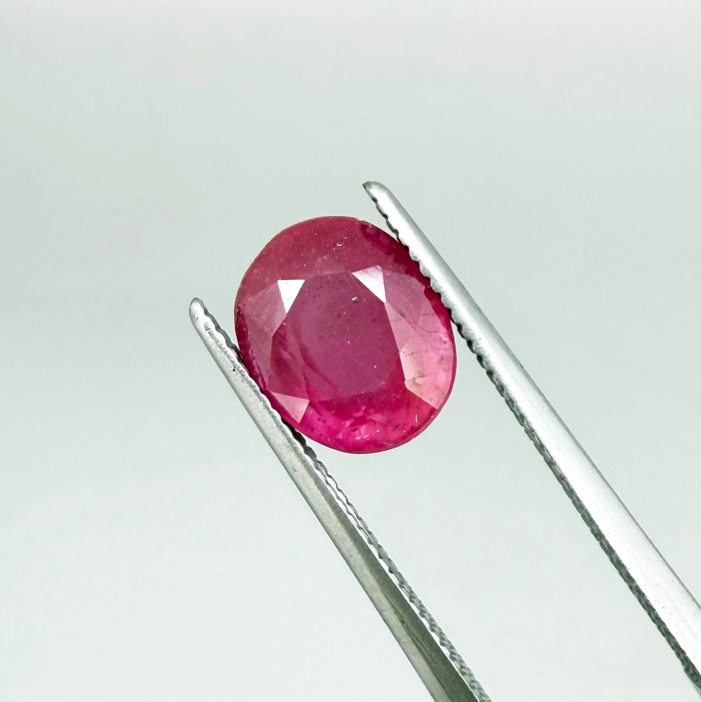 Oval pinkish red ruby from Mozambique with lively color, natural inclusions and soft brilliance.